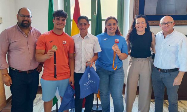 González Nieto y Bello reciben a los judokas Darío Soriano Morón, Zoe Soriano Morón y Matthew Iglesias Rodríguez