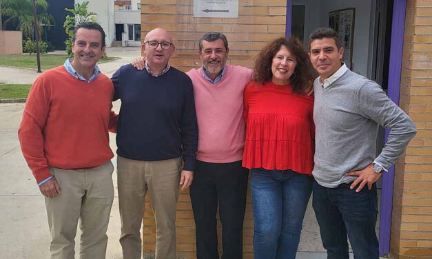 La Junta entrega al Ayuntamiento de El Puerto la placa que nos reconoce como Municipio Joven