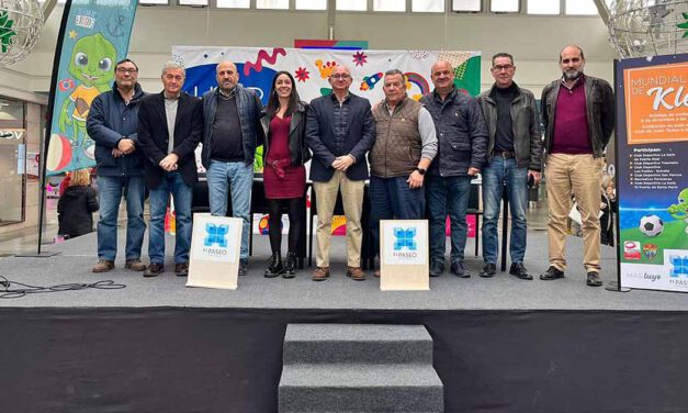 El Paseo acoge el acto de presentación del Mundialito de Kleo, la competición deportiva de su mascota