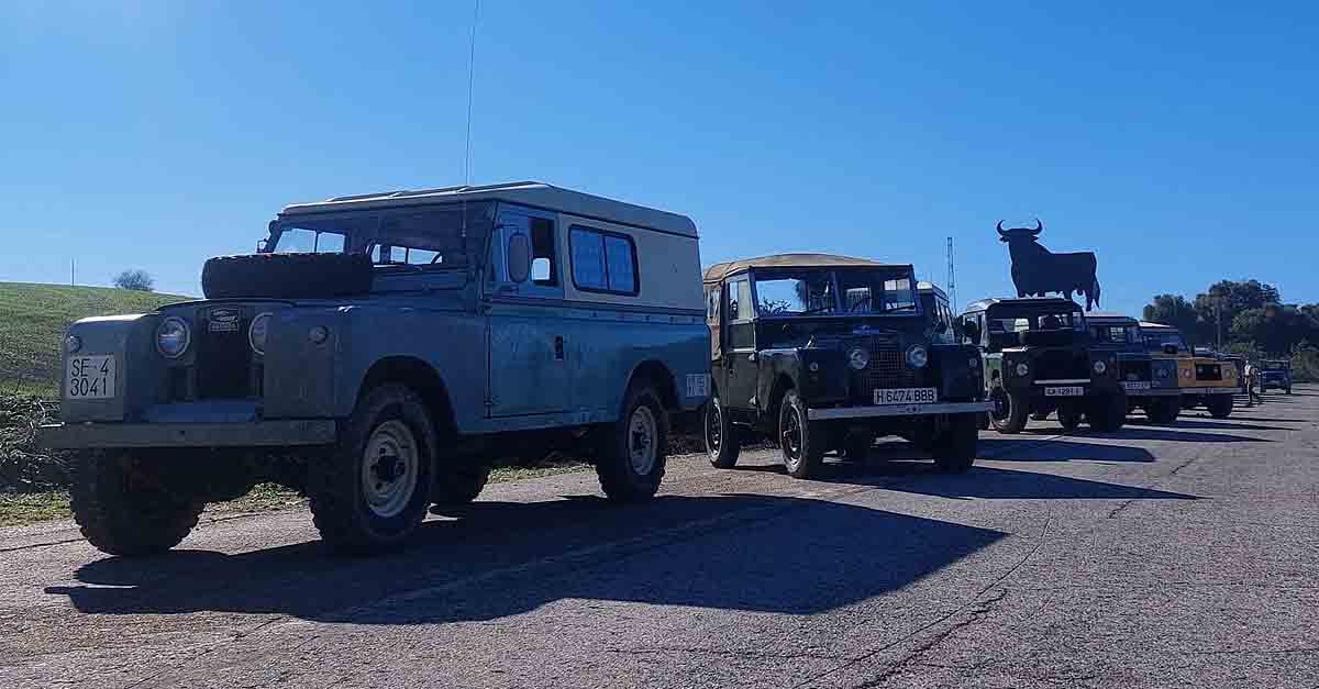 La Plaza de Toros de El Puerto acogerá este sábado una concentración de Land Rover clásicos