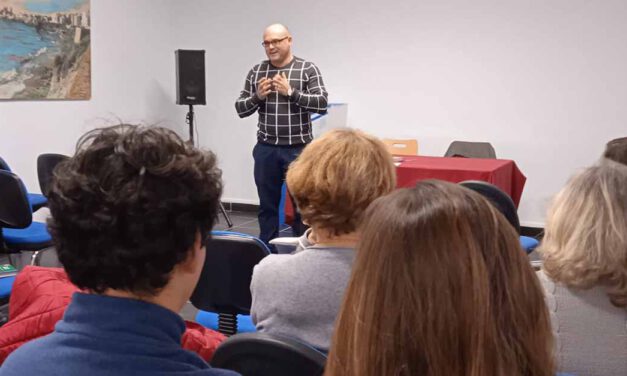 Manuel Paz Sacaluga presenta su novela "Huida de Roma. Lágrimas de arena"