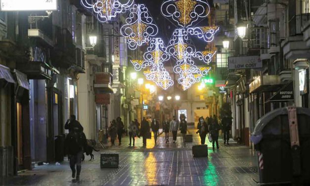 IU pide reducir el gasto en luces de Navidad