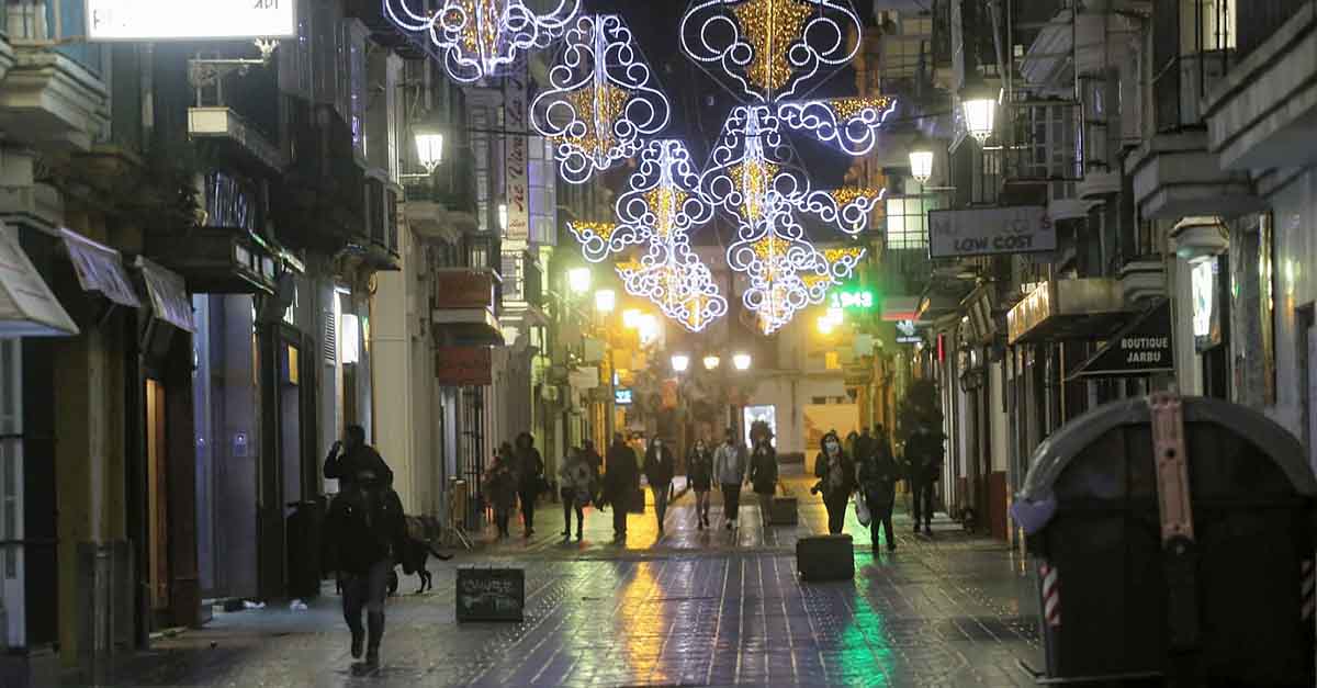 IU pide reducir el gasto en luces de Navidad