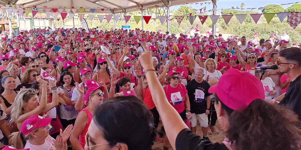 La VII Marcha Rosa bate récord de participación congregando a 1.200 personas