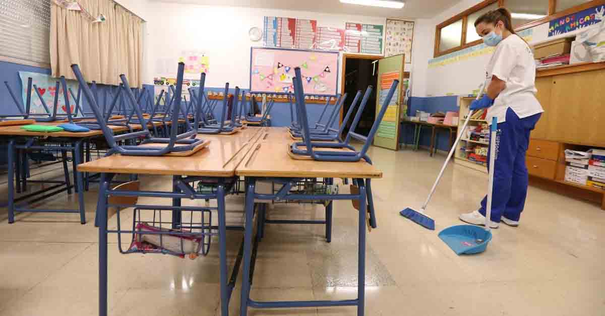 IU eleva al pleno la situación del contrato de limpieza de colegios y dependencias municipales