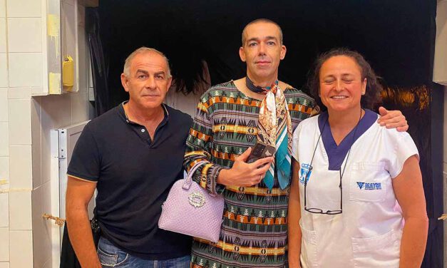 El Mercado de Abastos presenta una lograda ornamentación de Halloween