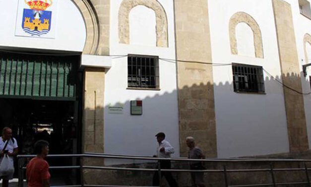 IU insta al gobierno local a cumplir con la reforma del Mercado de Abastos en el  presupuesto de 2025