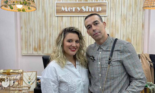 Calleja felicita a María Arana por la reinauguración de "Meryshop"