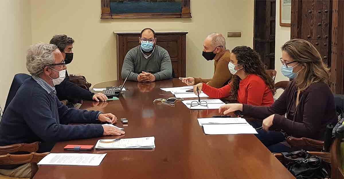 El Ayuntamiento trabaja en una guía para agilizar las comunicaciones de obra y las licencias de apertura