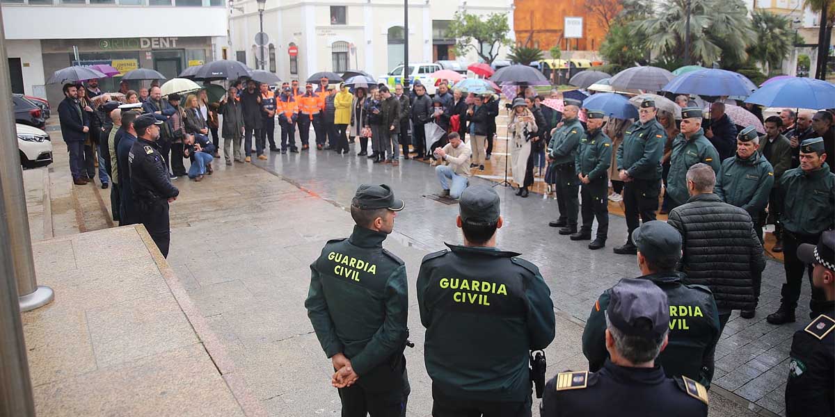 El Puerto de Santa María guarda un minuto de silencio en memoria de los guardias civiles asesinados en Barbate