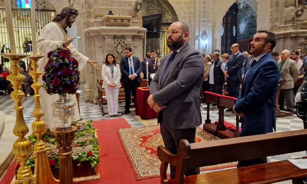 Bello y Alegre acompañan a la Hermandad del Resucitado en su Función Principal de Instituto
