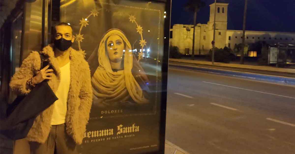 El Puerto utiliza sus mupis publicitarios para rendir tributo a su Semana Santa