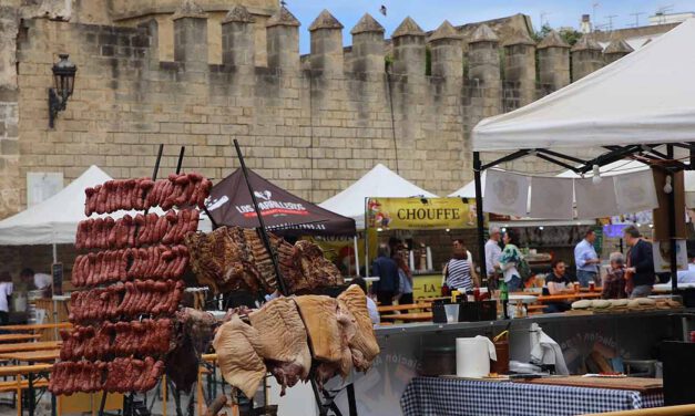 El Puerto disfruta ya de la "Muestra de Cerveza Artesana e Internacional" en la Plaza del Castillo