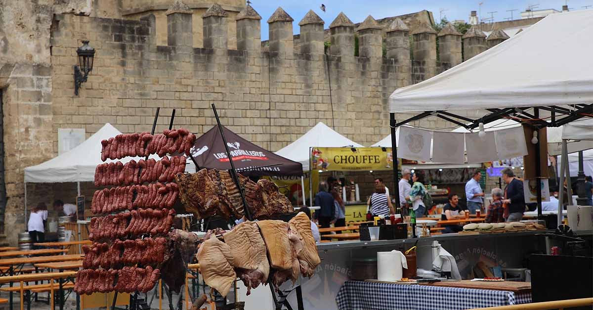 El Puerto disfruta ya de la "Muestra de Cerveza Artesana e Internacional" en la Plaza del Castillo