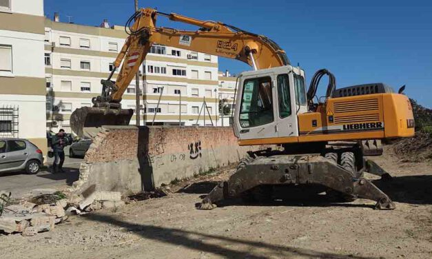 Comienza el derribo del muro de El Tejar que supone la eliminación de un punto negro en El Puerto