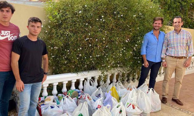 NNGG entrega más de 250 kilos de alimentos a la Asociación "Amigos Portuenses Solidarios"