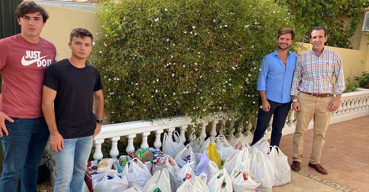 NNGG entrega más de 250 kilos de alimentos a la Asociación "Amigos Portuenses Solidarios"