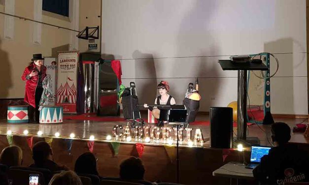 La representación teatral "El laberinto de los espejos" pone fin al amplio programa del 8M