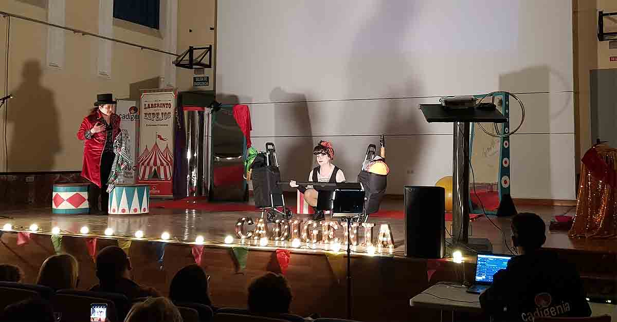 La representación teatral "El laberinto de los espejos" pone fin al amplio programa del 8M