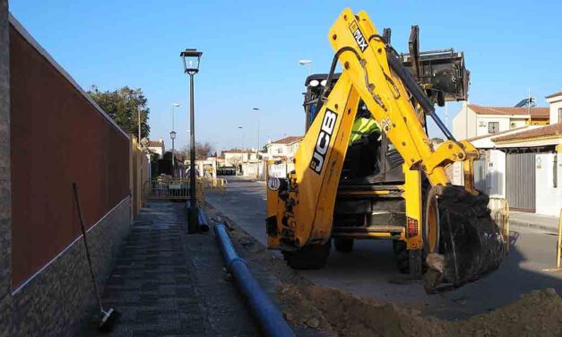 Comienzan las obras de restitución del abastecimiento en la calle Barbecho y la segunda fase de la calle Luis Caballero