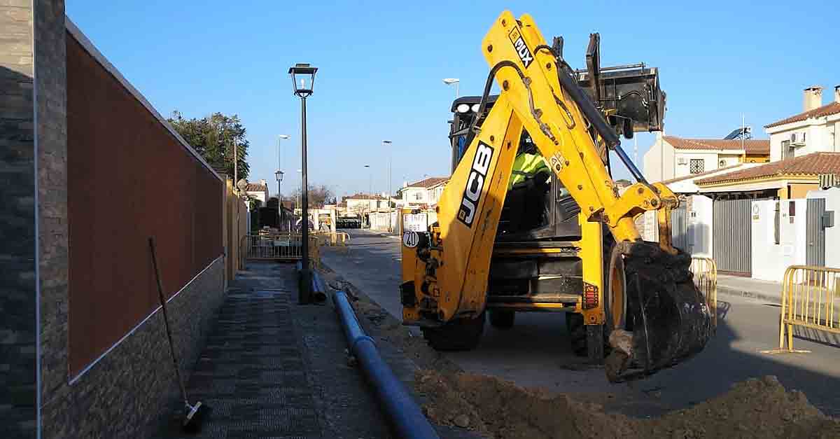 Comienzan las obras de restitución del abastecimiento en la calle Barbecho y la segunda fase de la calle Luis Caballero