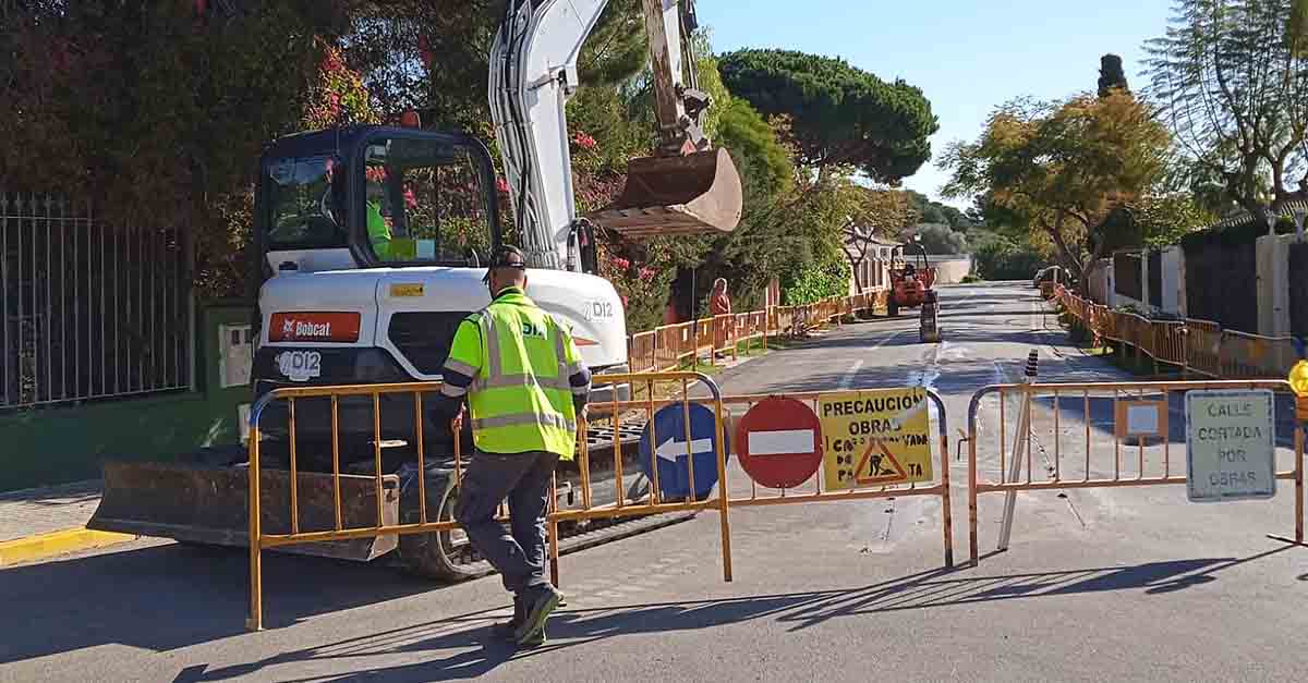 Obras de restitución de la red general de abastecimiento en Cuatro Pinos