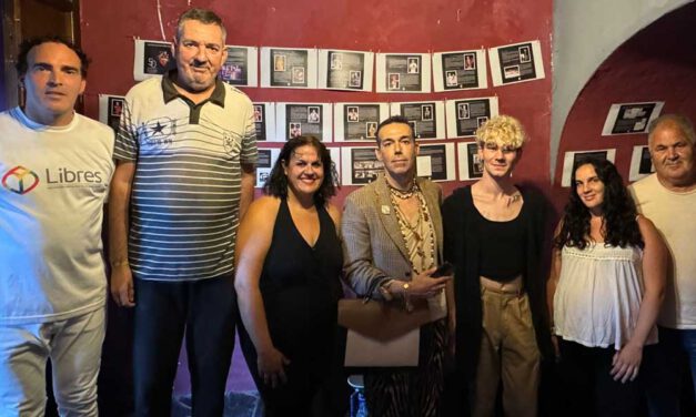 El pub Stardust acoge dos exposiciones programadas con motivo del Día Internacional del Orgullo