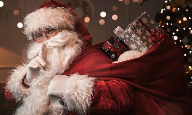 El Paseo celebra la Navidad por todo lo alto y acoge la entrañable visita de Papá Noel