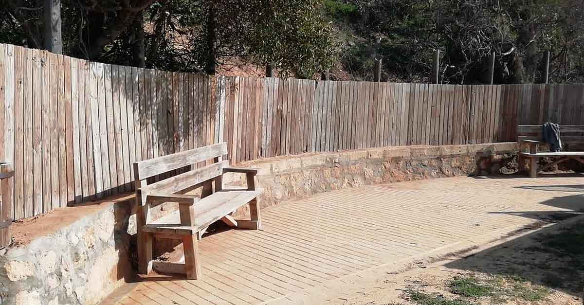 Medio Ambiente instala un panelado de contención, 100% sostenible, para proteger el paseo de Santa Catalina
