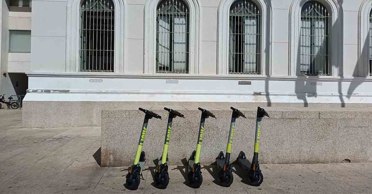 El PSOE propone una serie de medidas para regular el uso de los patinetes eléctricos en El Puerto