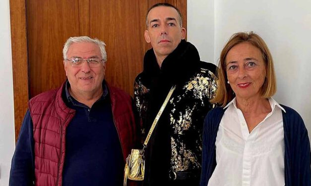 Calleja se reúne con la Asociación de Amigos de los Patios Portuenses para abordar 25 aniversario de la entidad