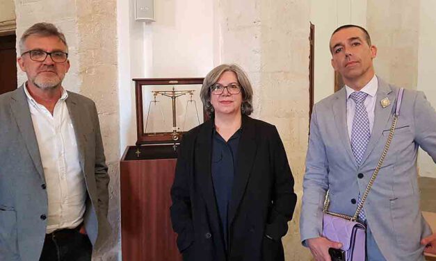 Una balanza de la farmacia del antiguo Hospital de San Juan de Dios, nueva pieza del mes