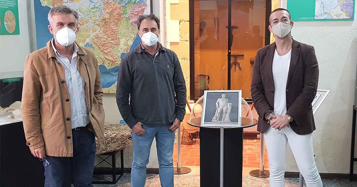 Nueva pieza del mes del Museo Municipal, un anillo – sello de plata con figura de Hércules