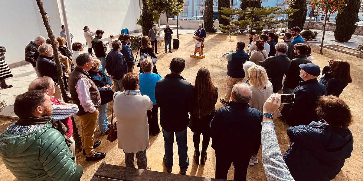 Inaugurada la "Plazuela Rafael Herrera Valencia" en el jardín de la Biblioteca Municipal María Teresa León