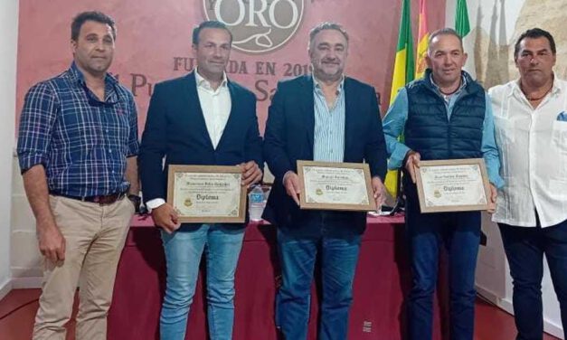 Lleno absoluto en la primera tertulia taurina 'De Sal y Oro' de esta temporada