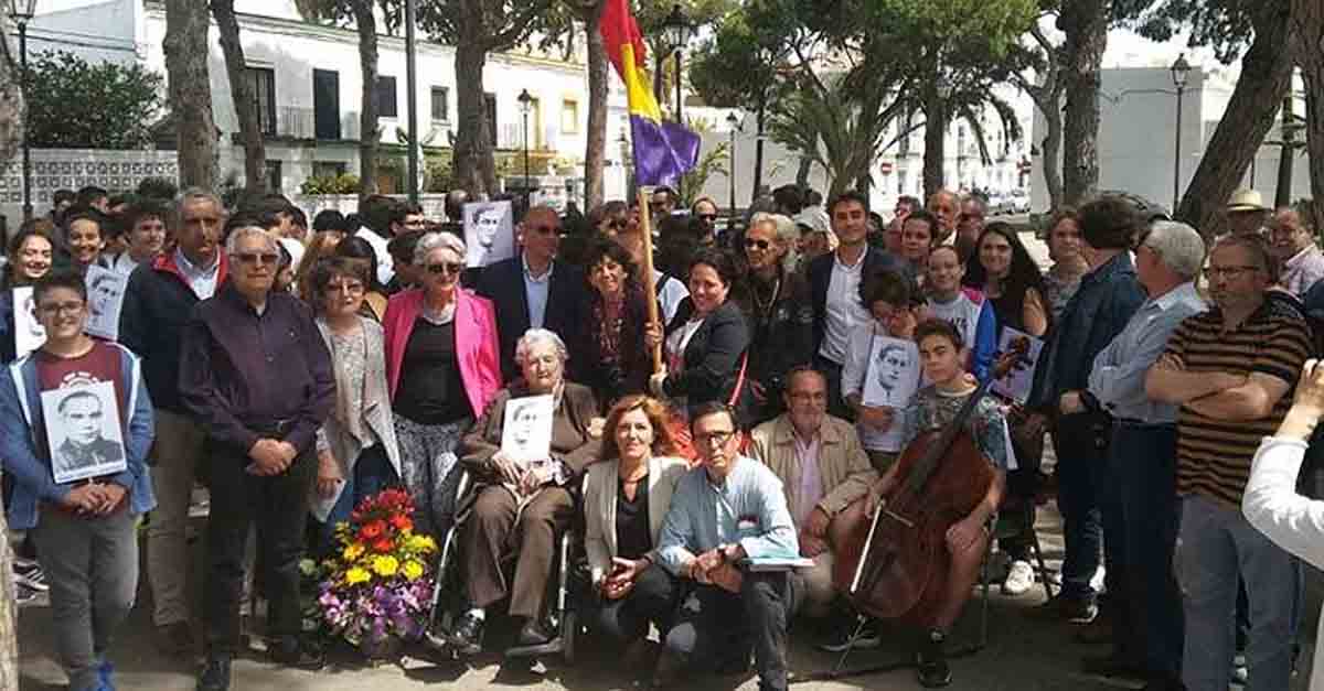 IU critica el cambio de nombre de la Plaza 14 de abril por Plaza de la Tradición