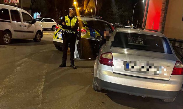 Detenido un conductor en El Puerto tras saltarse un semáforo y sin puntos en el carné