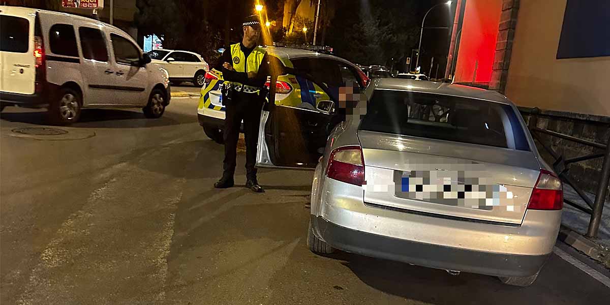 Detenido un conductor en El Puerto tras saltarse un semáforo y sin puntos en el carné