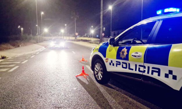 La Policía Local protagoniza una frenética persecución de un turismo que se dio a la fuga tras ocasionar un accidente