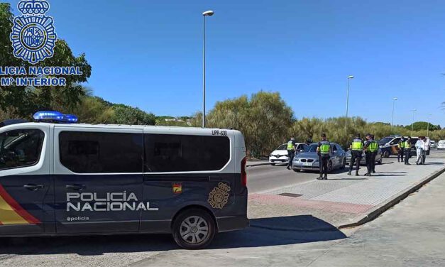 Detienen a un joven en El Puerto por alteración del orden público en un botellón
