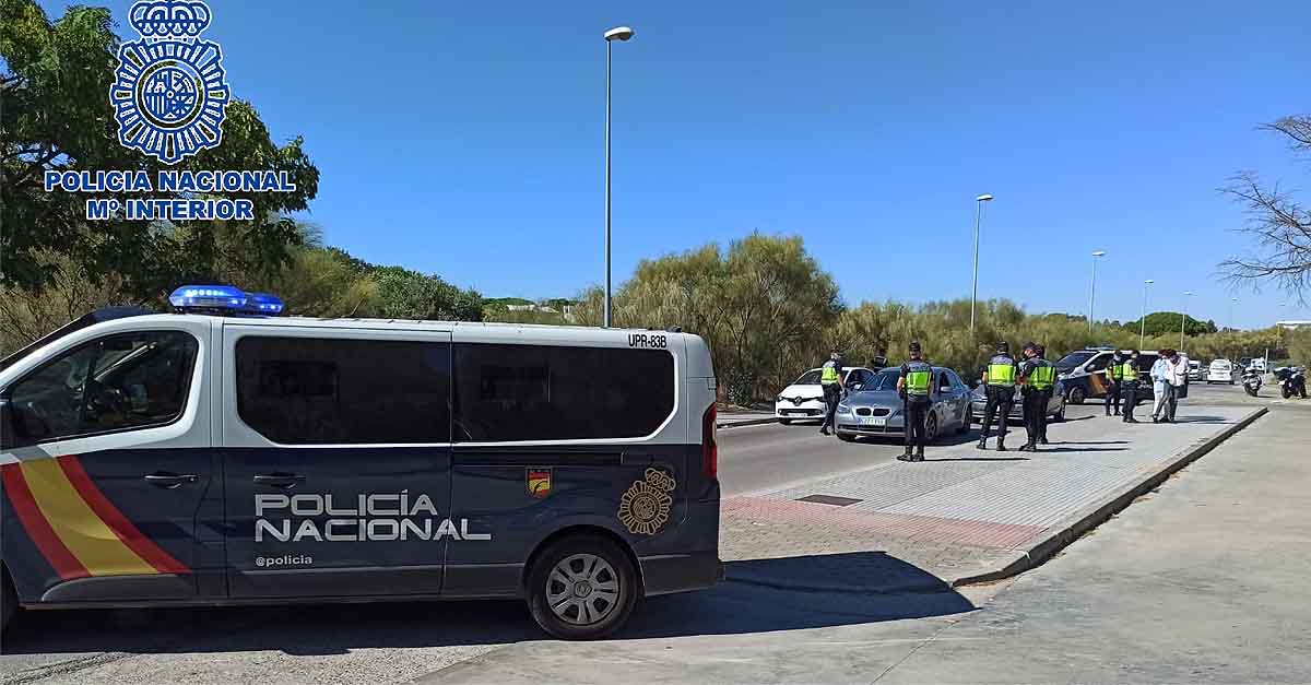 Detienen a un joven en El Puerto por alteración del orden público en un botellón