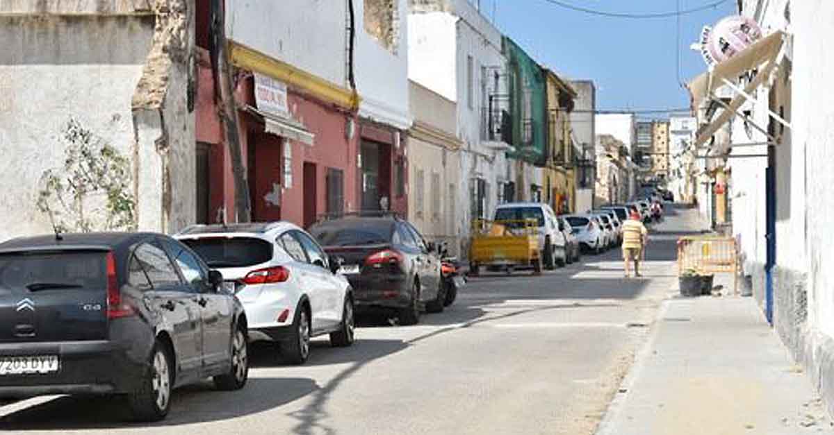 Mantenimiento Urbano finaliza la colocación del nuevo acerado de la calle Postigo