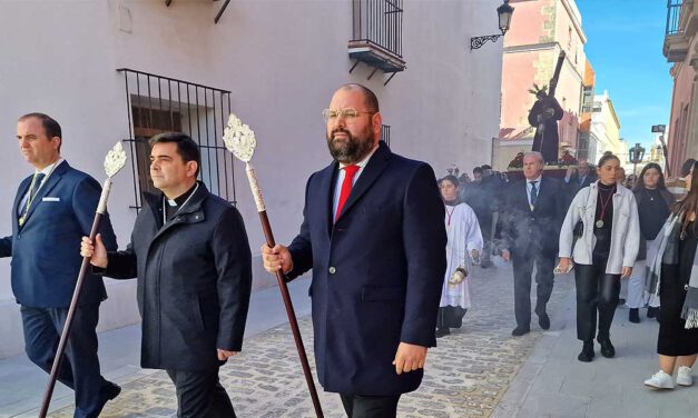 La Hermandad de los Afligidos lleva a cabo el traslado de sus titulares al Convento de las Concepcionistas