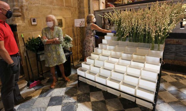 La Basílica permanece abierta hoy por la ofrenda floral a la Virgen de los Milagros