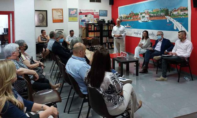 El PSOE recoge propuestas sobre Sanidad en un encuentro en su sede