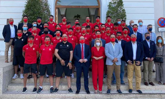Recepción oficial al Racing Club Portuense tras su ascenso a Primera Andaluza