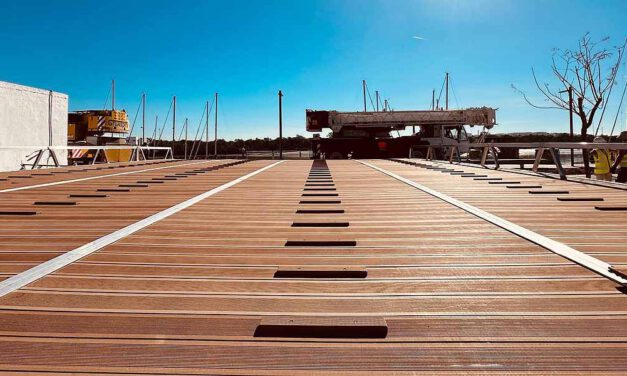Instalada en el Paseo Fluvial una nueva rampa de acceso al río Guadalete para impulsar los deportes náuticos