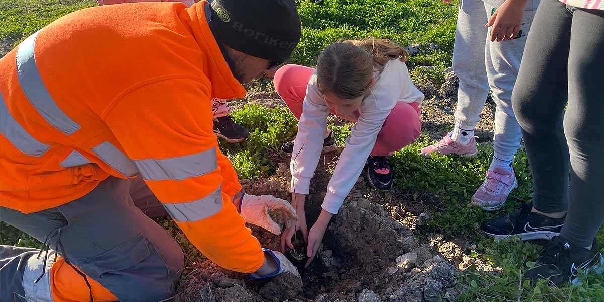 Medio Ambiente inicia la reforestación de las zonas degradadas por el fuego en el Coto de la Isleta