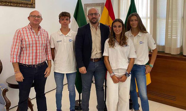 Beardo recibe a los tres regatistas portuenses clasificados para el Mundial de Windsurf 2022