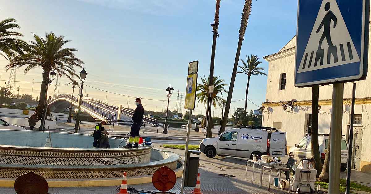 Apemsa limpia la fuente de La Resaca y repara su motor